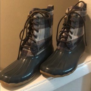 Sperry rubber boots